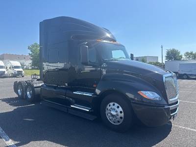 International LT625 Sleeper Semi Truck - 73" Integral Sleeper, Cummins 400HP, 12 Speed Automatic