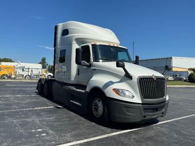 International LT625 Sleeper Semi Truck - 73" Integral Sleeper, Cummins 450HP, 12 Speed Automatic