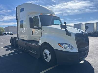 International LT625 Sleeper Semi Truck - 73" Integral Sleeper, Cummins 450HP, 12 Speed Automatic