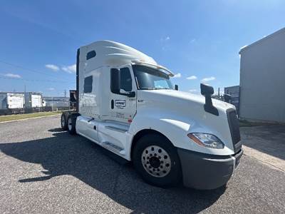 International LT625 Sleeper Semi Truck - 73" Integral Sleeper, Cummins 450HP, 12 Speed Automatic