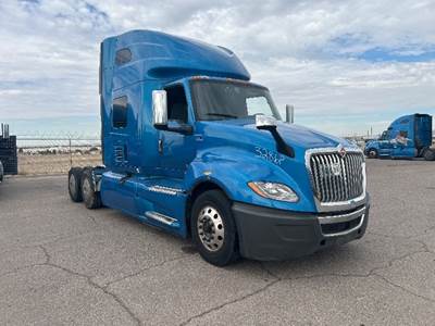 International LT625 Single Axle Sleeper Semi Truck - 73" Integral Sleeper, Cummins 400HP, 11 Speed Automatic