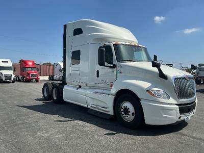 International LT625 Sleeper Semi Truck - 73" Integral Sleeper, 450HP, 12 Speed Automatic