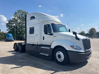 International LT625 Sleeper Semi Truck - 73" Integral Sleeper, Cummins 450HP, 12 Speed Automatic