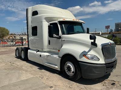 International LT625 Sleeper Semi Truck - 73" Integral Sleeper, Cummins 450HP, 12 Speed Automatic