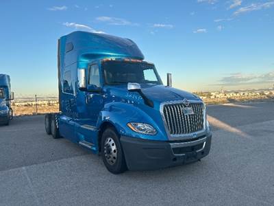 International LT625 Single Axle Sleeper Semi Truck - 73" Integral Sleeper, Cummins 400HP, 11 Speed Automatic