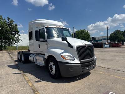 International LT625 Sleeper Semi Truck - 56" Integral Sleeper, Cummins 450HP, 10 Speed Automatic