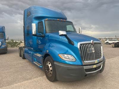 International LT625 Single Axle Sleeper Semi Truck - 73" Integral Sleeper, Cummins 400HP, 11 Speed Automatic