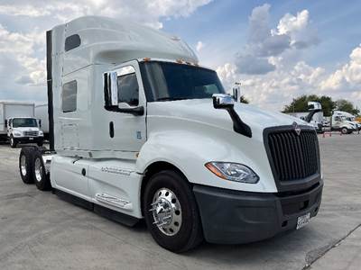 International LT625 Sleeper Semi Truck - 73" Integral Sleeper, Cummins 450HP, 13 Speed Automatic
