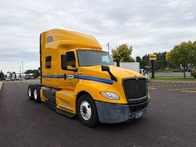 International LT625 Sleeper Semi Truck - 73" Integral Sleeper, Cummins 450HP, 12 Speed Automatic
