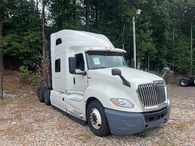 International LT625 Sleeper Semi Truck - 73" Integral Sleeper, Cummins 450HP, 12 Speed Automatic