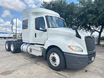 International LT625 Sleeper Semi Truck - 56" Integral Sleeper, Cummins 450HP, 10 Speed Automatic