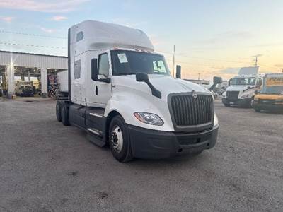 International LT625 Sleeper Semi Truck - 73" Integral Sleeper, Cummins 450HP, 12 Speed Automatic