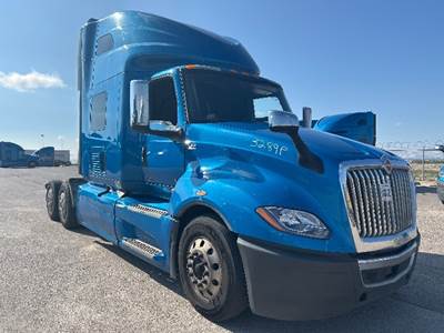 International LT625 Single Axle Sleeper Semi Truck - 73" Integral Sleeper, Cummins 400HP, 11 Speed Automatic