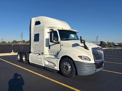 International LT625 Sleeper Semi Truck - 73" Integral Sleeper, 450HP, 12 Speed Automatic