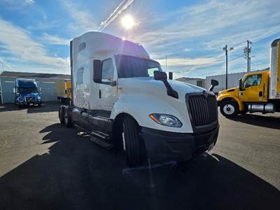 International LT625 Sleeper Semi Truck - 73" Integral Sleeper, Cummins 450HP, 12 Speed Automatic