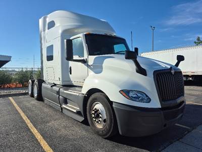 International LT625 Sleeper Semi Truck - 73" Integral Sleeper, Cummins 450HP, 12 Speed Automatic