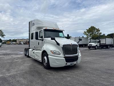 International LT625 Sleeper Semi Truck - 73" Integral Sleeper, Cummins 450HP, 13 Speed Automatic