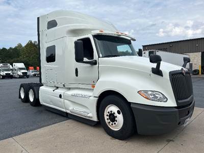 International LT625 Sleeper Semi Truck - 73" Integral Sleeper, Cummins 450HP, 10 Speed Automatic