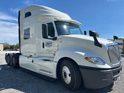 International LT625 Sleeper Semi Truck - 73" Integral Sleeper, Cummins 450HP, 12 Speed Automatic