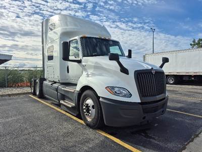 International LT625 Sleeper Semi Truck - 73" Integral Sleeper, Cummins 450HP, 12 Speed Automatic