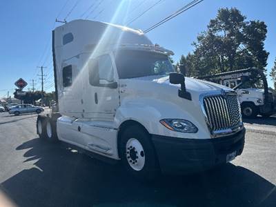 International LT625 Sleeper Semi Truck - 73" Integral Sleeper, Cummins 450HP, 12 Speed Automatic