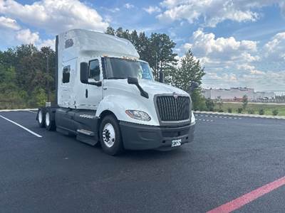 International LT625 Sleeper Semi Truck - 73" Integral Sleeper, Cummins 450HP, 12 Speed Automatic