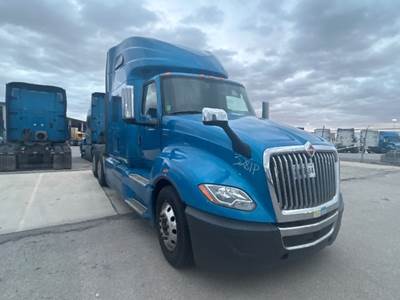 International LT625 Single Axle Sleeper Semi Truck - 73" Integral Sleeper, Cummins 400HP, 11 Speed Automatic
