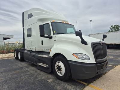 International LT625 Sleeper Semi Truck - 73" Integral Sleeper, Cummins 450HP, 12 Speed Automatic