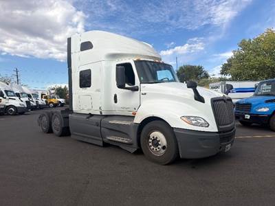 International LT625 Sleeper Semi Truck - 73" Integral Sleeper, Cummins 450HP, 12 Speed Automatic