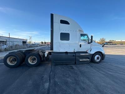 International LT625 Sleeper Semi Truck - 73" Integral Sleeper, Cummins 450HP, 12 Speed Automatic