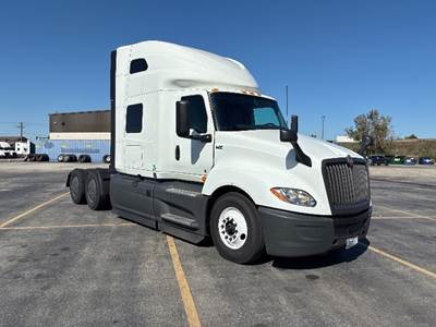 International LT625 Sleeper Semi Truck - 73" Integral Sleeper, Cummins 450HP, 12 Speed Automatic