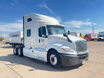 International LT625 Sleeper Semi Truck - 73" Integral Sleeper, Cummins 450HP, 12 Speed Automatic