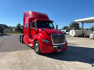 International LT625 Sleeper Semi Truck - 73" Integral Sleeper, Cummins 450HP, 12 Speed Automatic