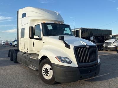 International LT625 Sleeper Semi Truck - 73" Integral Sleeper, Cummins 450HP, 12 Speed Automatic