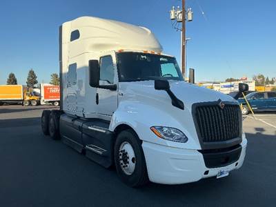 International LT625 Sleeper Semi Truck - 73" Integral Sleeper, Cummins 450HP, 12 Speed Automatic