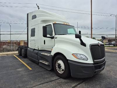 International LT625 Sleeper Semi Truck - 73" Integral Sleeper, Cummins 450HP, 12 Speed Automatic