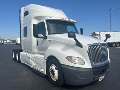 International LT625 Sleeper Semi Truck - 73" Integral Sleeper, Cummins 450HP, 12 Speed Automatic
