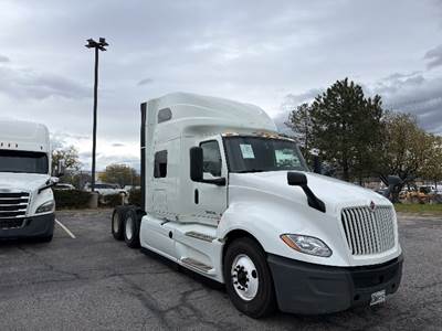 International LT625 Sleeper Semi Truck - 73" Integral Sleeper, Cummins 450HP, 12 Speed Automatic