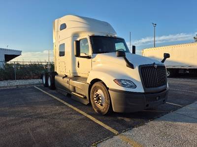 International LT625 Sleeper Semi Truck - 73" Integral Sleeper, Cummins 450HP, 12 Speed Automatic