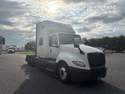 International LT625 Sleeper Semi Truck - 73" Integral Sleeper, Cummins 450HP, 12 Speed Automatic