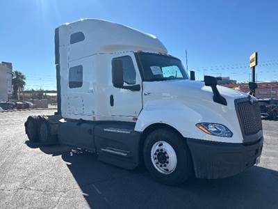 International LT625 Sleeper Semi Truck - 73" Integral Sleeper, Cummins 450HP, 12 Speed Automatic