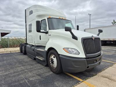 International LT625 Sleeper Semi Truck - 73" Integral Sleeper, Cummins 450HP, 12 Speed Automatic