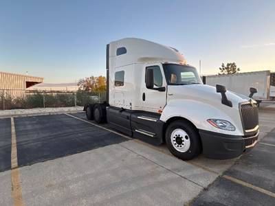 International LT625 Sleeper Semi Truck - 73" Integral Sleeper, Cummins 450HP, 12 Speed Automatic