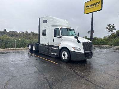 International LT625 Sleeper Semi Truck - 73" Integral Sleeper, Cummins 450HP, 12 Speed Automatic