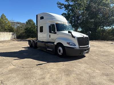 International LT625 Sleeper Semi Truck - 73" Integral Sleeper, Cummins 450HP, 12 Speed Automatic