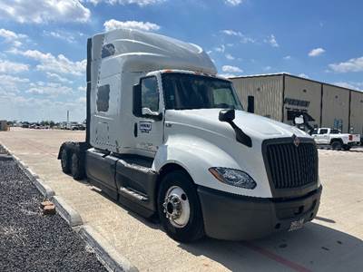International LT625 Sleeper Semi Truck - 73" Integral Sleeper, Cummins 450HP, 12 Speed Automatic