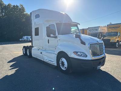 International LT625 Sleeper Semi Truck - 73" Integral Sleeper, Cummins 450HP, 13 Speed Automatic