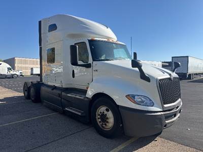 International LT625 Sleeper Semi Truck - 73" Integral Sleeper, Cummins 450HP, 12 Speed Automatic