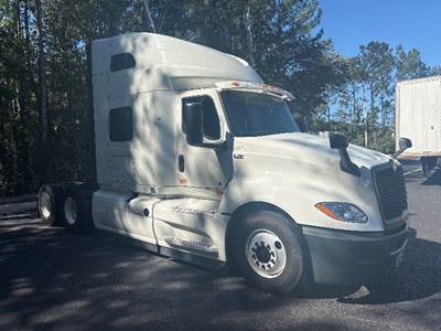 International LT625 Sleeper Semi Truck - 73" Integral Sleeper, Cummins 450HP, 10 Speed Automatic