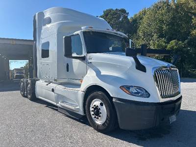International LT625 Sleeper Semi Truck - 73" Integral Sleeper, Cummins 450HP, 12 Speed Automatic